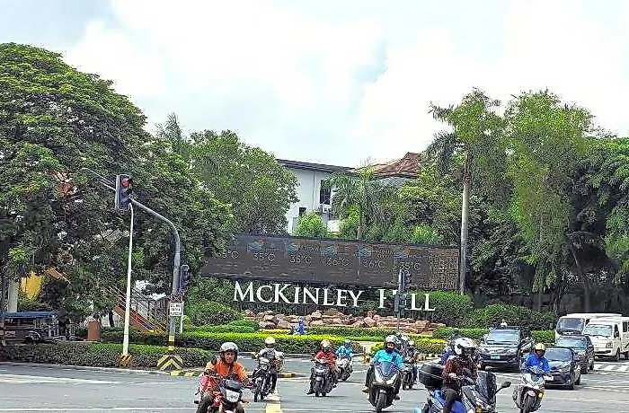 Hotel 2br Condotel Ridgewood Near Naia T3, Bgc & Venice 5*