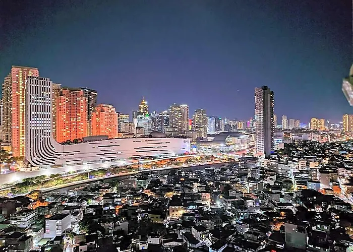 2br Condotel Ridgewood Near Naia T3, Bgc & Venice Hotel